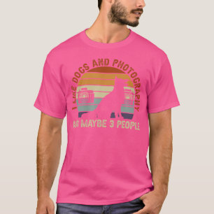 Camiseta Eu Gosto de Cachorros e Fotografia e Talvez 3 Pess