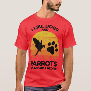 Camiseta Eu gosto de cães e papagaios e talvez três Pessoas