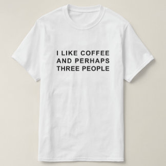 CAMISETA EU GOSTO DE CAFÉ E TALVEZ TRÊS PESSOAS