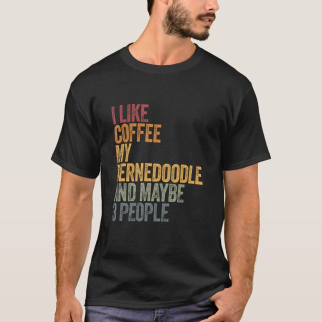 Camiseta Eu Gosto De Café Meu Bernedoodela E Talvez 3 Pesso (Frente)