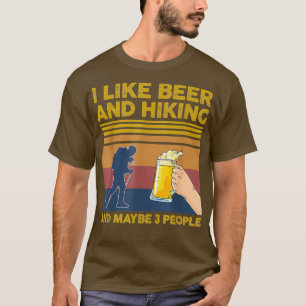 Camiseta Eu gosto de cerveja e caminhada e talvez três Pes