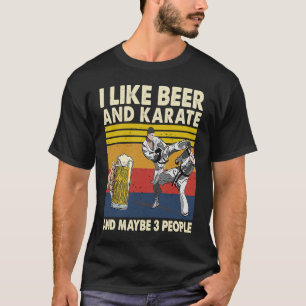 Camiseta Eu gosto de cerveja e karatê e talvez três pessoas