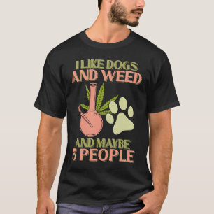 Camiseta Eu gosto de ervas daninhas de cães e talvez três P