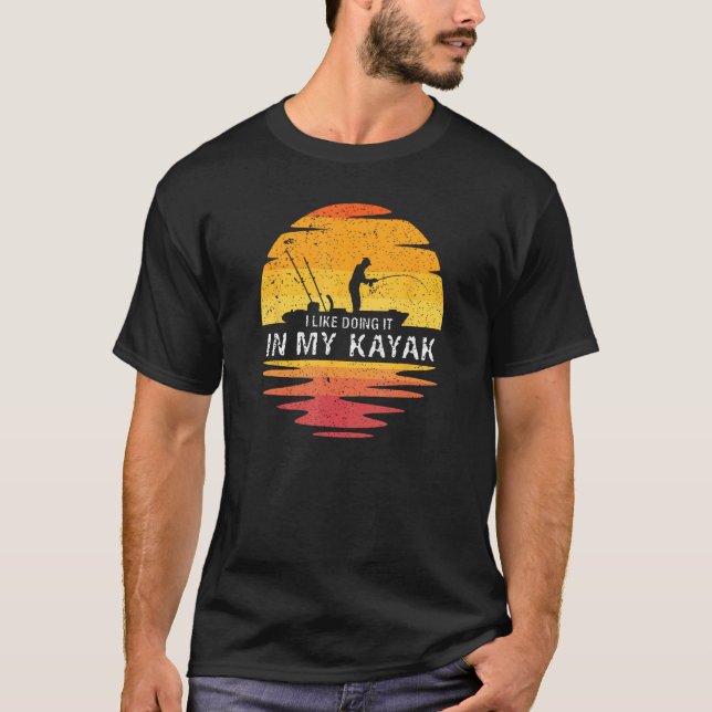 Camiseta Eu Gosto de Fazer Isso no meu Caiaque - Caiaque de (Frente)