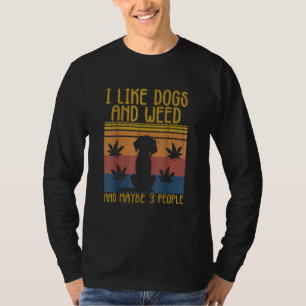 Camiseta Eu Gosto de Maconha Meu Cachorro E Talvez 3 Pessoa