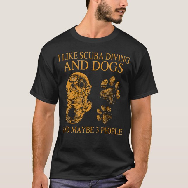 Camiseta Eu gosto de mergulho e cachorros e talvez 3 pessoa (Frente)