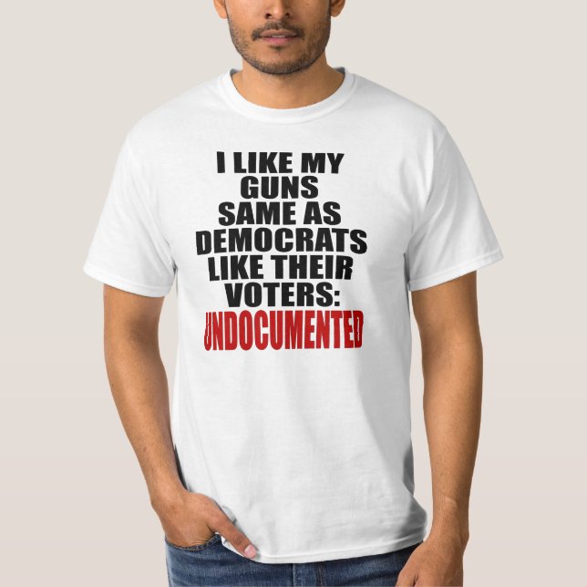 Camiseta Eu gosto de minhas armas mesmos que Democratas (Frente)
