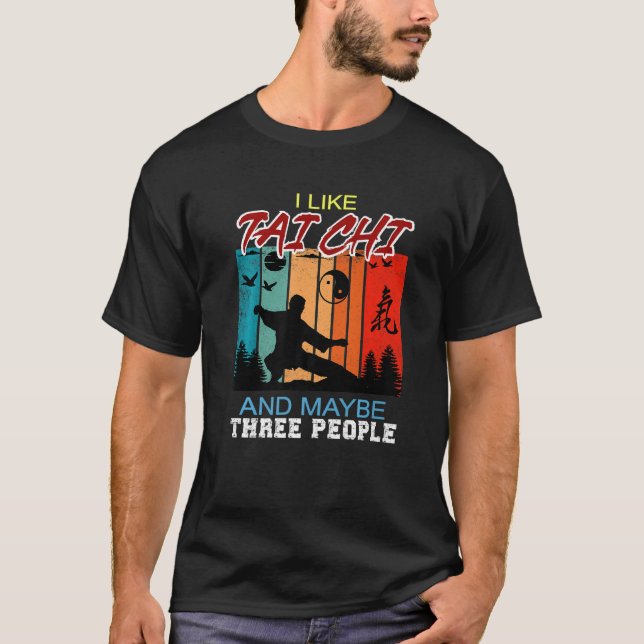 Camiseta Eu Gosto De Tai Chi E Talvez Três Pessoas Para Tai (Frente)