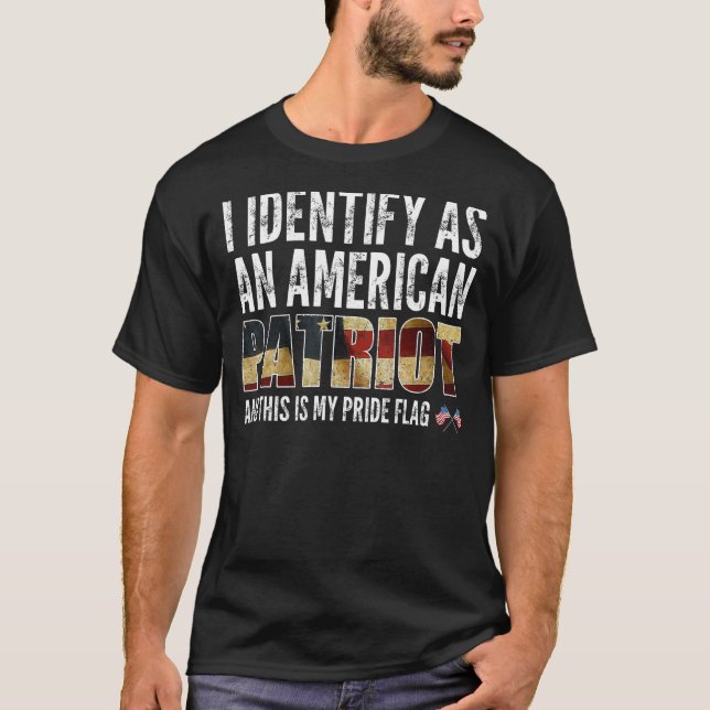 Camiseta Eu Identifico-Me Como Patriota Americano E Este É  (Frente)