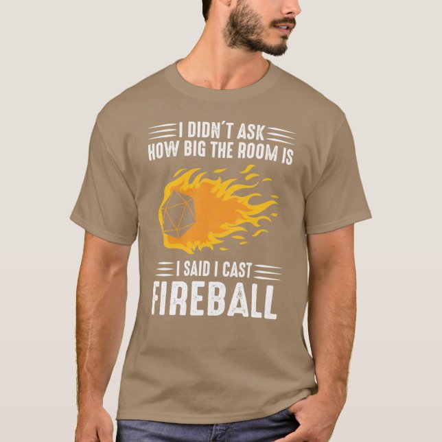 Camiseta Eu lanço Fireball Wizard Sorcerer DM GiftTRPG garo (Frente)