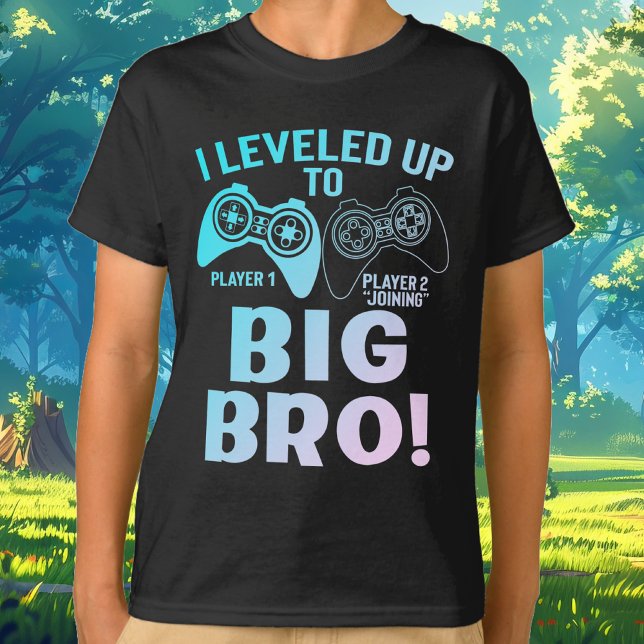 Camiseta Eu Levei Para O Grande Irmão Gradiente (I Leveled Up To Big Bro Gradient Big Brother Gamer Controller Player 1 and Player 2 Joining T-Shirt)