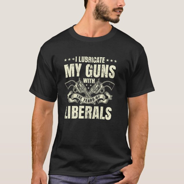 Camiseta Eu Lubrifico Minhas Armas Com As Lágrimas Dos Libe (Frente)