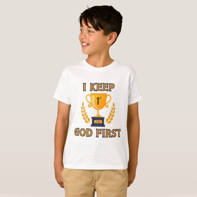 Camiseta Eu mantenho Deus primeiro moço baseado na fé (Frente Completa)