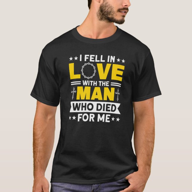 Camiseta Eu Me Apaixonei Pelo Homem Que Morreu Por Mim Jesu (Frente)