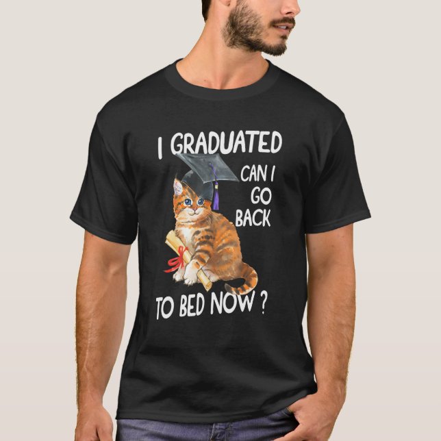 Camiseta Eu me Formei Posso Voltar Para a Cama Agora Gatinh (Frente)
