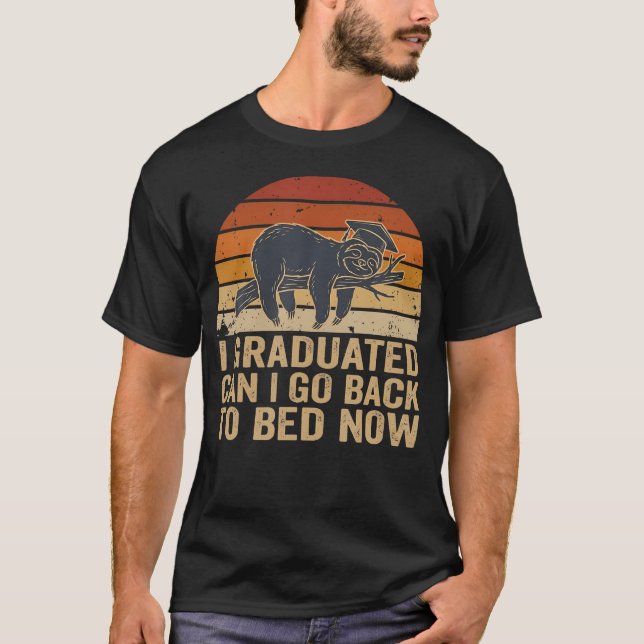 Camiseta Eu Me Formei Posso Voltar Para a Cama Sloth Engraç (Frente)