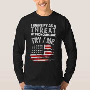 Camiseta Eu Me Identifico Como Uma Ameaça Meus Pronomes São