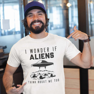 Camiseta Eu Me Pergunto Se Os Aliens Pensam Em Mim Também