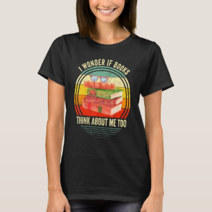 Camiseta Eu Me Pergunto Se Os Livros Pensam Em Mim Muito En