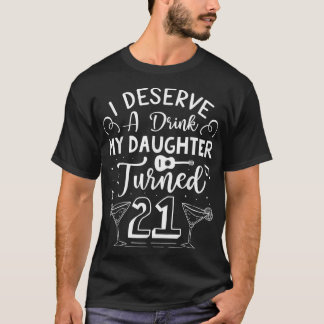 Camiseta Eu Mereço Uma Bebida, Minha Filha Deu 21 Anos Engr