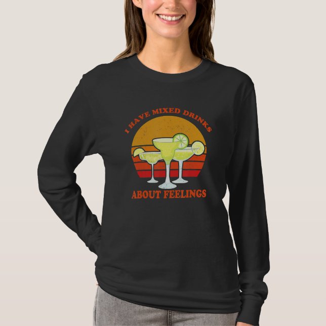 Camiseta Eu Misturei Bebidas Sobre Sentimentos De Cocktail  (Frente)