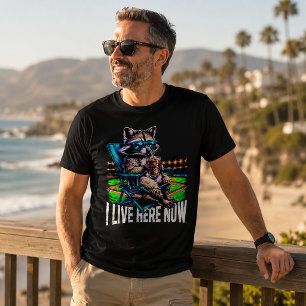 Camiseta Eu Moro Aqui Agora Guaxinim Engraçado