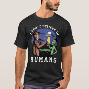 Camiseta Eu não acredito em humanos, pés-de-cabeça e Aliení