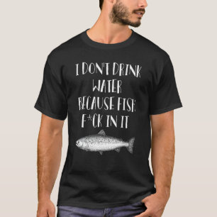 Camiseta Eu não bebo água porque peixes voam nele Roupa