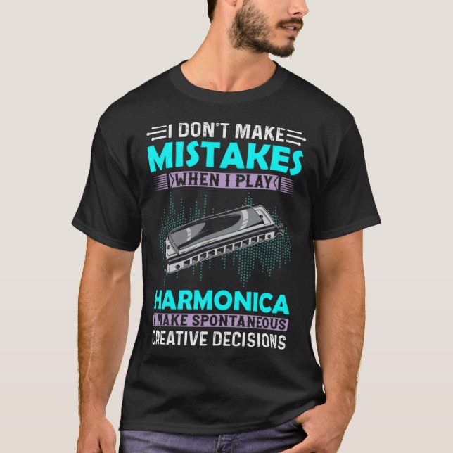 Camiseta Eu não cometo erros quando toco música harmônica (Frente)