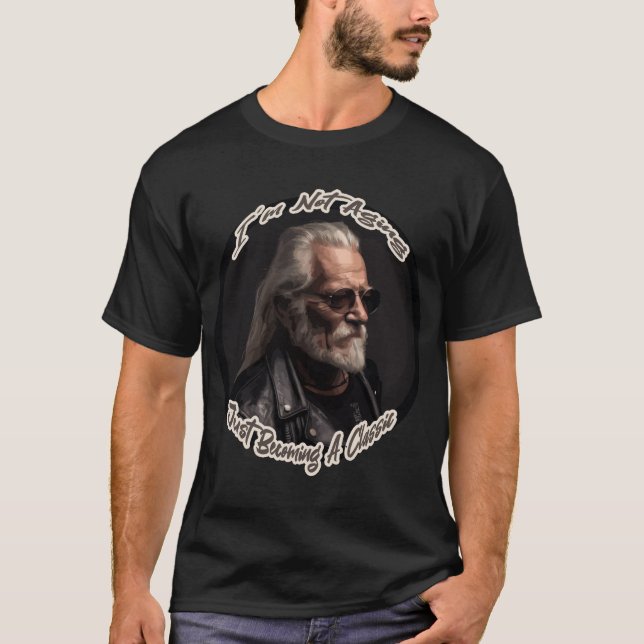 Camiseta Eu não estou envelhecendo apenas me tornando um cl (Frente)