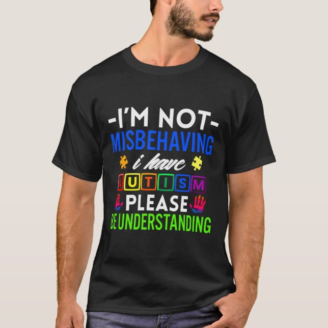 Camiseta Eu Não Estou Mal Comportando Eu Tenho Autismo, Por (Frente)