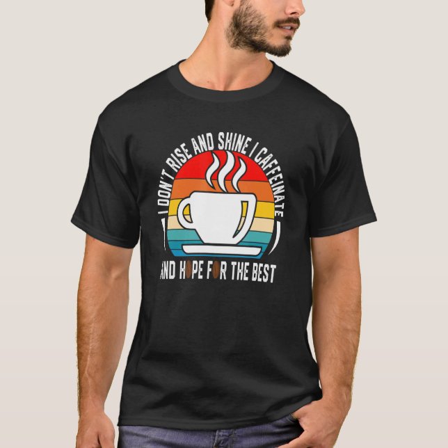 Camiseta Eu não levanto e brilho no café da manhã e espero  (Frente)