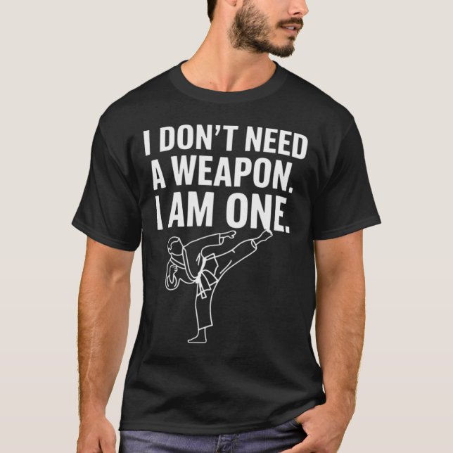 Camiseta Eu Não Preciso de uma Arma, Eu Sou Uma - Karatê En (Frente)