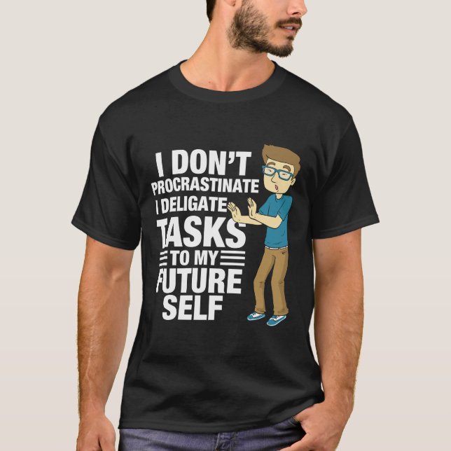 Camiseta Eu não procrastinar eu delego para o futuro eu mes (Frente)