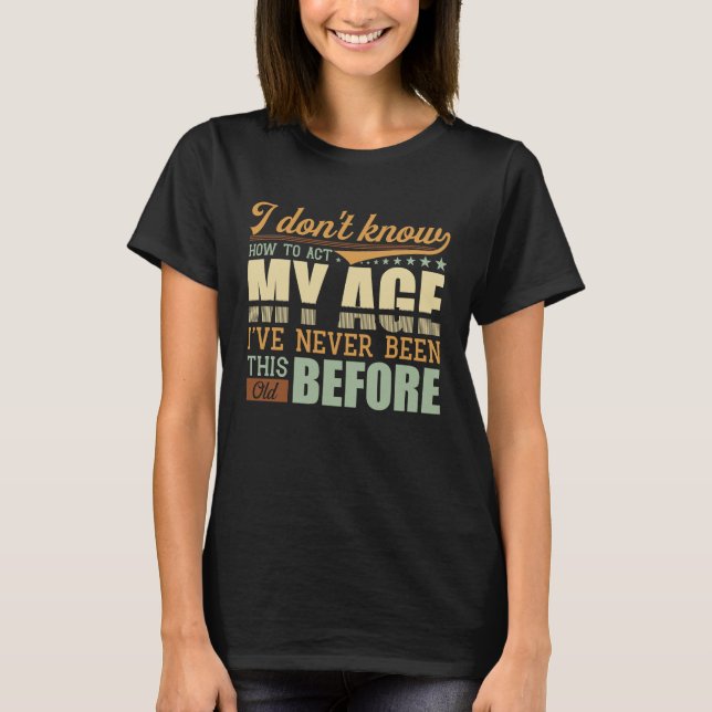 Camiseta Eu Não Sei Como Agir Na Minha Idade Nunca Fui Assi (Frente)