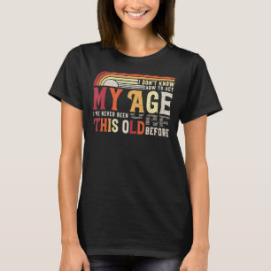 Camiseta Eu Não Sei Como Agir Na Minha Idade Nunca Fui Assi