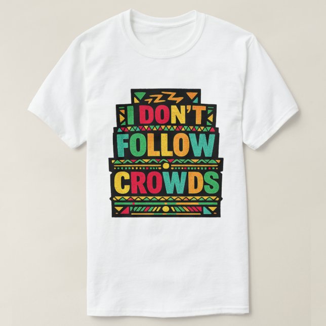 Camiseta Eu Não Sigo Multidões Citação Retro Boho (Frente do Design)