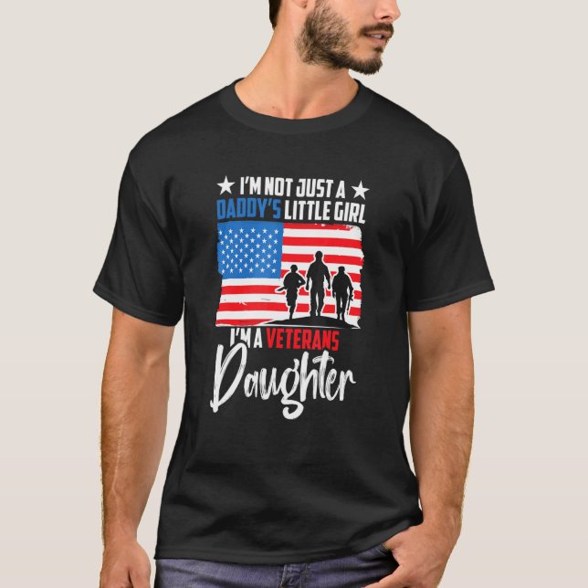 Camiseta Eu não sou apenas Daddys Little Girl. Sou um Veter (Frente)
