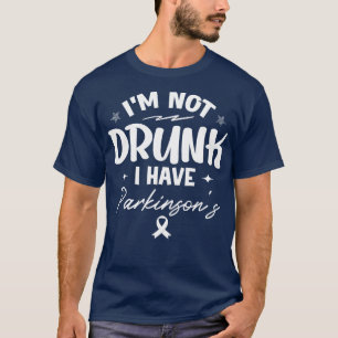 Camiseta Eu Não Sou Bebado Eu Tenho Parkinsons Friso Consci