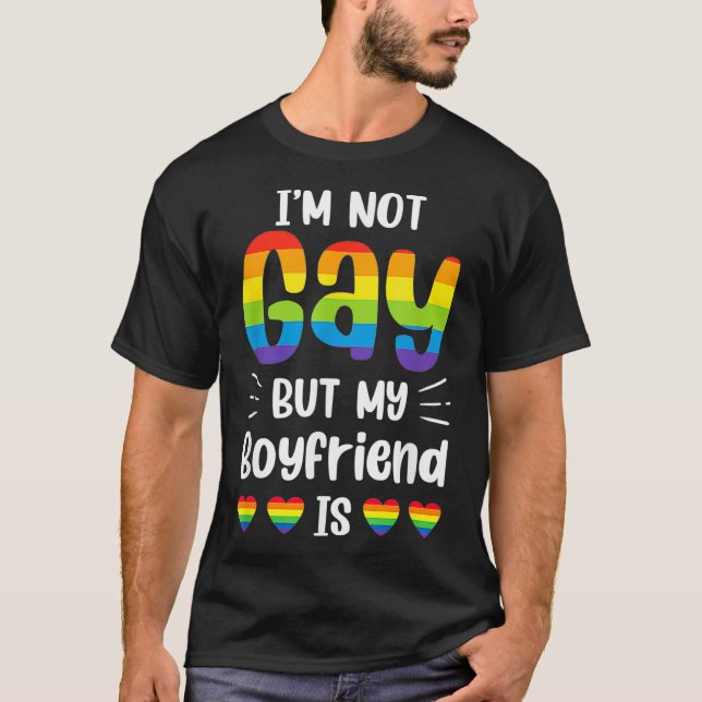 Camiseta Eu Não Sou Gay, Mas Meu Namorado É Engraçado Casal (Frente)