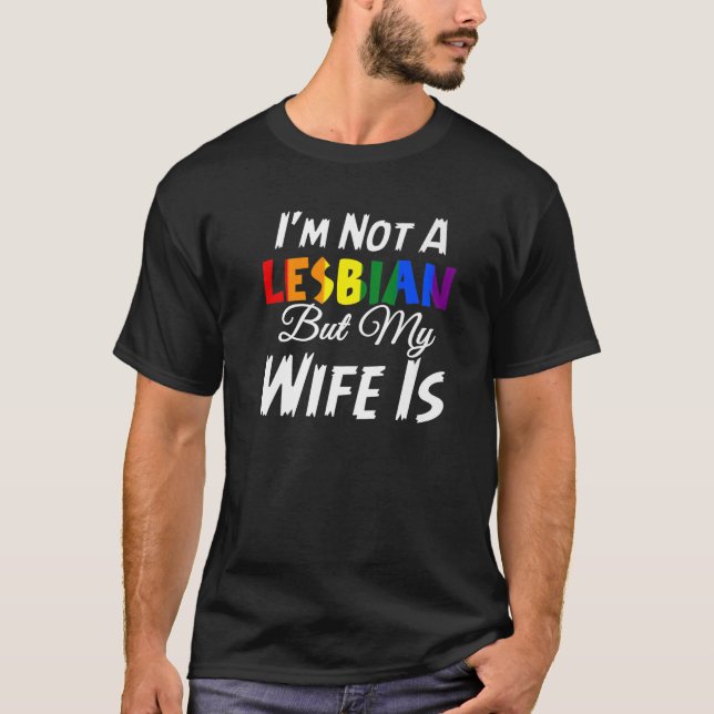 Camiseta Eu não sou lésbica, mas minha esposa é casada LGBT (Frente)