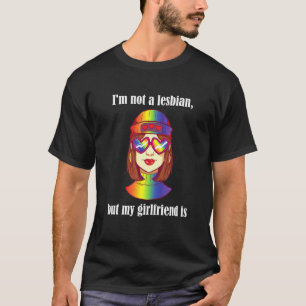 Camiseta Eu Não Sou Lésbica Mas Minha Namorada É Arco-Íris