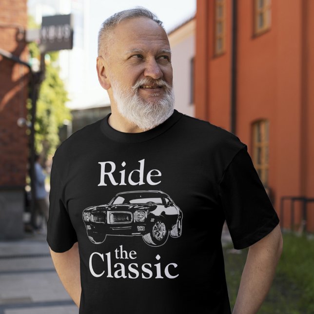 Camiseta Eu não sou o velho carro clássico do pai (Criador carregado)