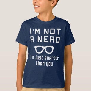Camiseta Eu não sou um nerd, sou apenas mais inteligente d