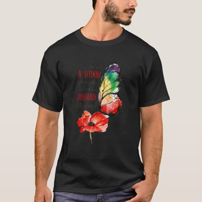 Camiseta Eu não sou uma viúva. Sou uma esposa de um marido  (Frente)