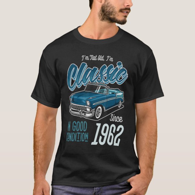 Camiseta Eu não sou velho, sou Nascer clássico de carro de  (Frente)