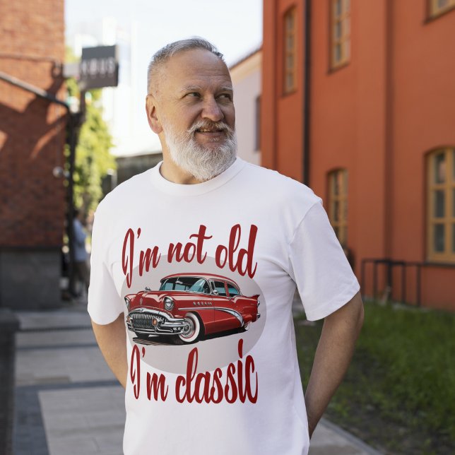 Camiseta Eu não sou velho, sou o aniversário do carro verme (Criador carregado)