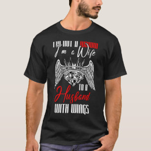 Camiseta Eu não sou viúva, sou esposa de um marido.