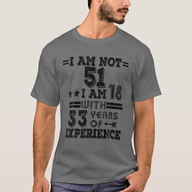 Camiseta Eu Não Tenho 51 Anos Eu Tenho 18 Anos Com 33 Anos  (Frente)