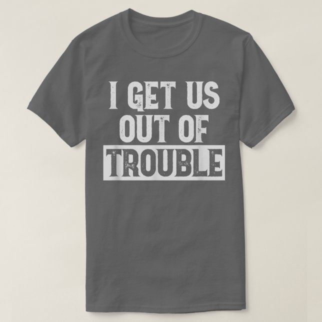 Camiseta Eu nos levo para fora do problema, para combinar C (Frente do Design)